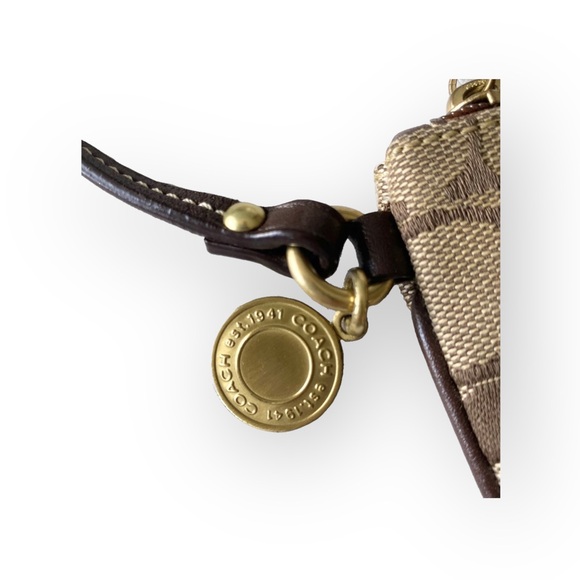 Coach ❃ Signature Monogram Jacquard Wristlet Clutch Bag ❃ Leather Trim ❃ Khaki ❃ - Picture 6 of 16